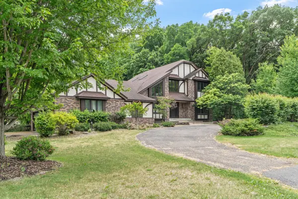 1952 Safari Trail, Eagan, MN 55122