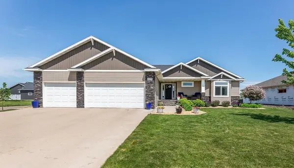 3977 49th Avenue S, Fargo, ND 58104