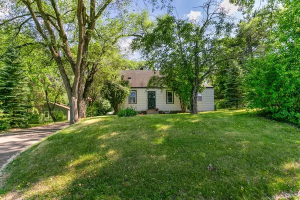 1612 County Road C E, Maplewood, MN 55109