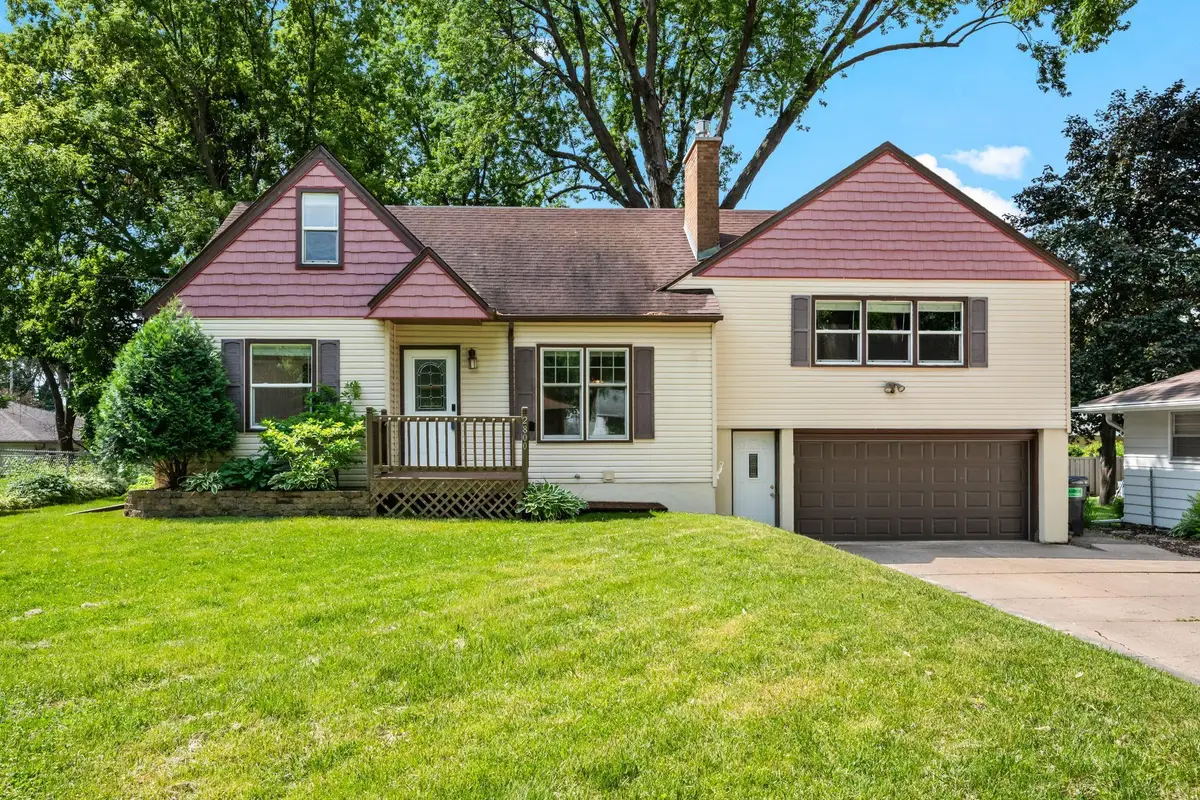 2800 32nd Avenue Ne, Saint Anthony, MN 55418 - #1