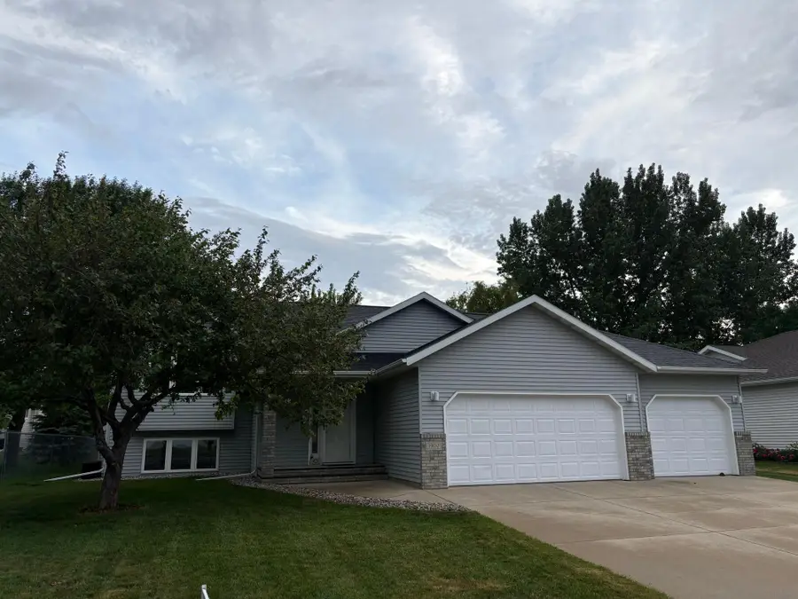 1907 33rd Street S, Moorhead, MN 56560 - #2