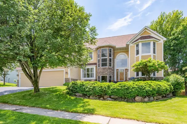 10051 Gristmill Ridge, Eden Prairie, MN 55347