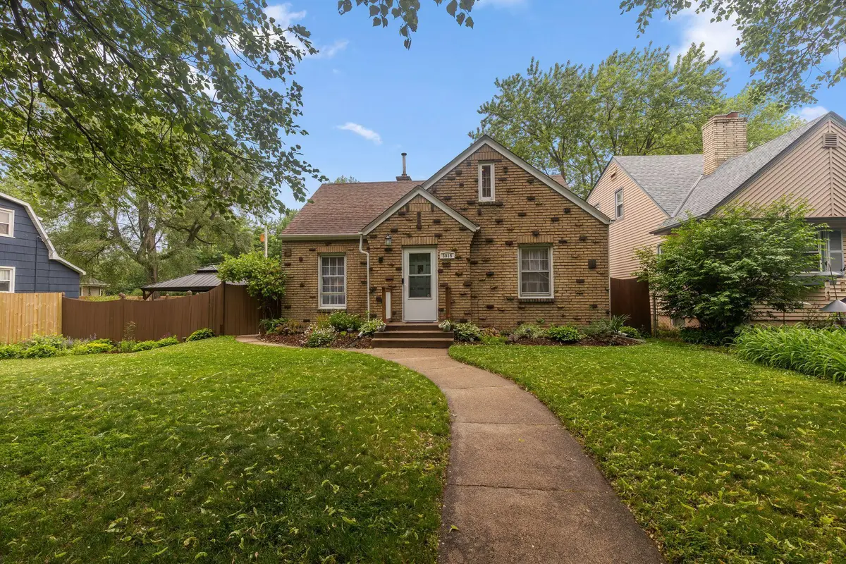 3915 Regent Avenue N, Robbinsdale, MN 55422 - #1