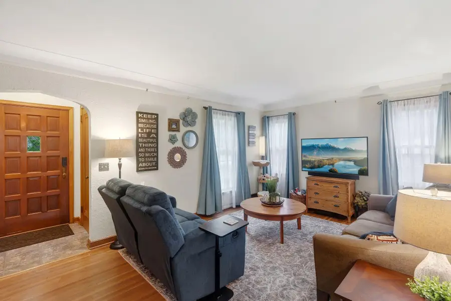 3915 Regent Avenue N, Robbinsdale, MN 55422 - #2