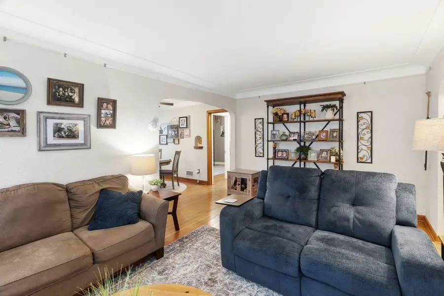 3915 Regent Avenue N, Robbinsdale, MN 55422 - #3
