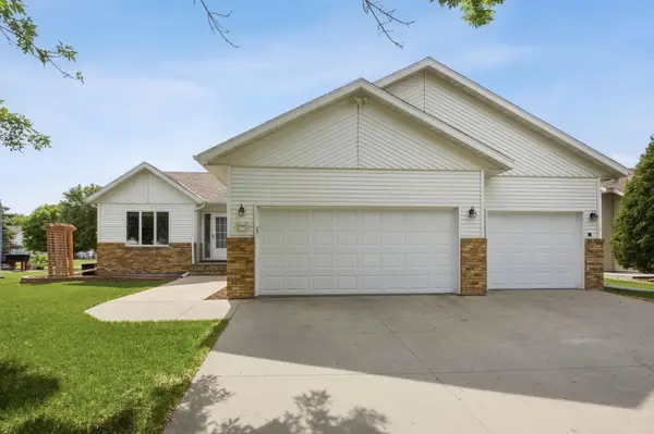 2901 32nd Street S, Fargo, ND 58103