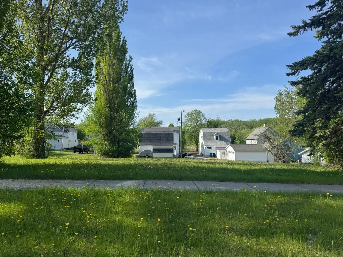 520 Summit Avenue, Crookston, MN 56716 - #1
