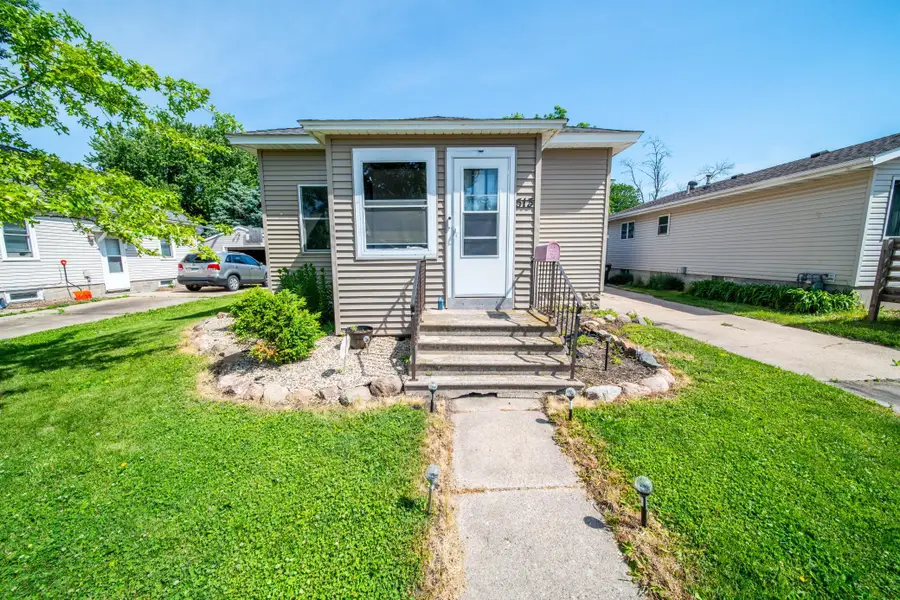 513 8th Ave Se, Waseca, MN 56093 - #2