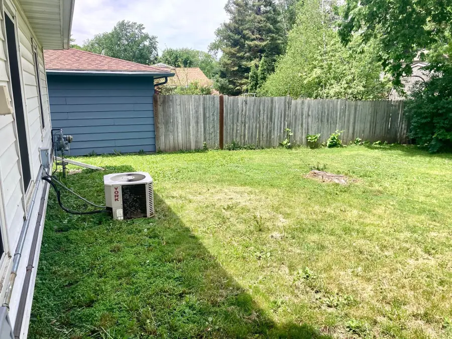 565 Madson Avenue Sw, Hutchinson, MN 55350 - #2