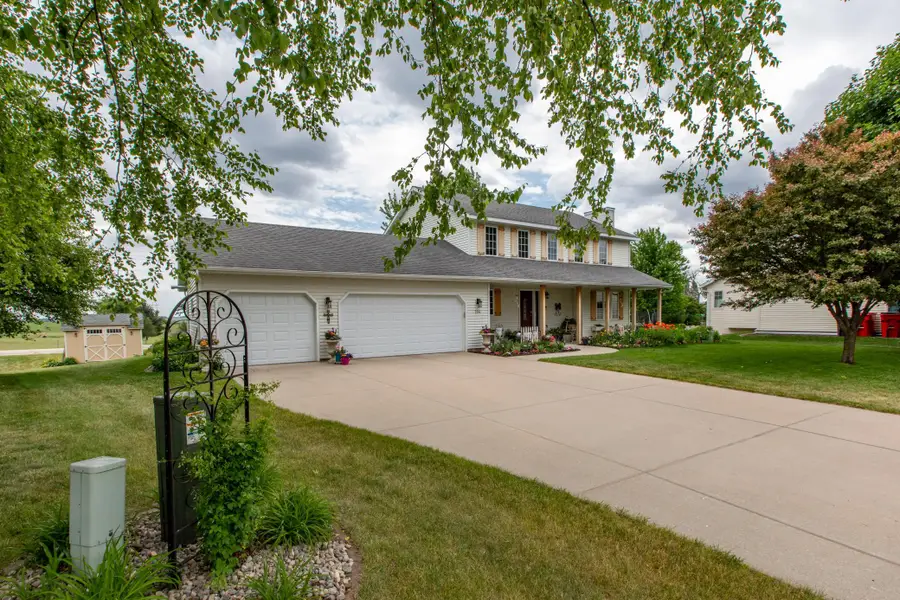 704 Country Estate Court Se, Stewartville, MN 55976 - #2