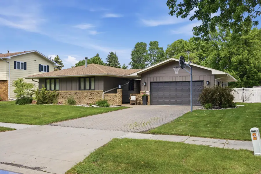 86 35th Avenue Ne, Fargo, ND 58102 - #2