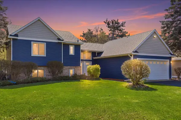 512 Hyde Avenue N, Mahtomedi, MN 55115