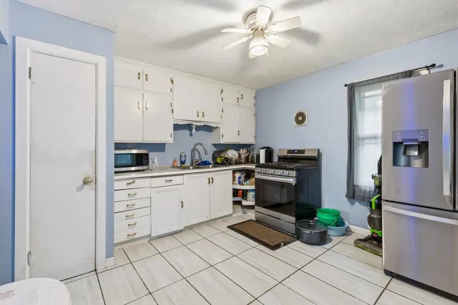 1450 Sandhurst Avenue E, Maplewood, MN 55109 - #3