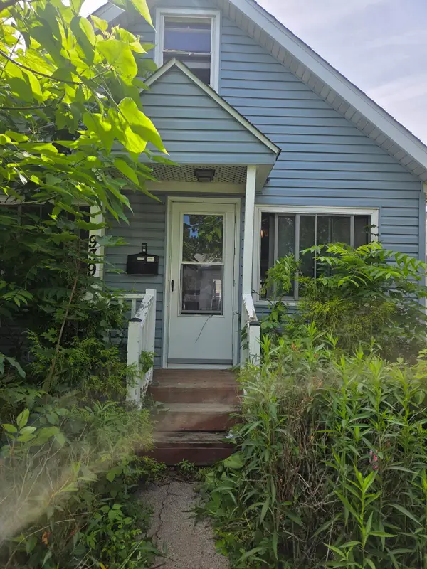939 Earl Street, Saint Paul, MN 55106