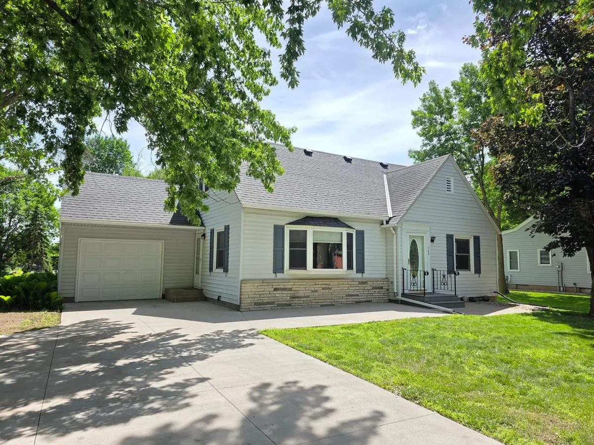 723 S 4th Street, Le Sueur, MN 56058 - #1