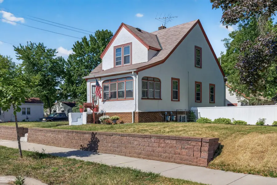 556 5th Avenue S, South Saint Paul, MN 55075 - #2