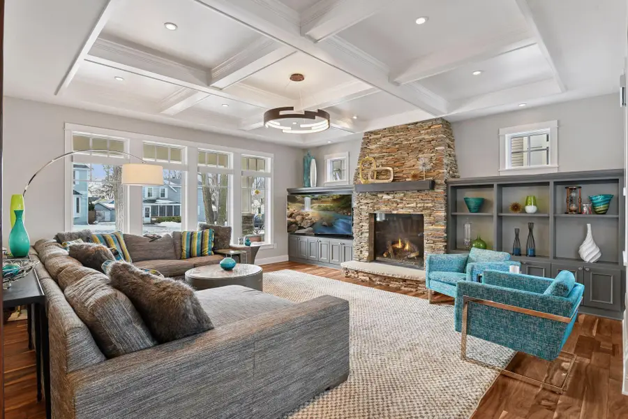 633 Park Street E, Wayzata, MN 55391 - #3