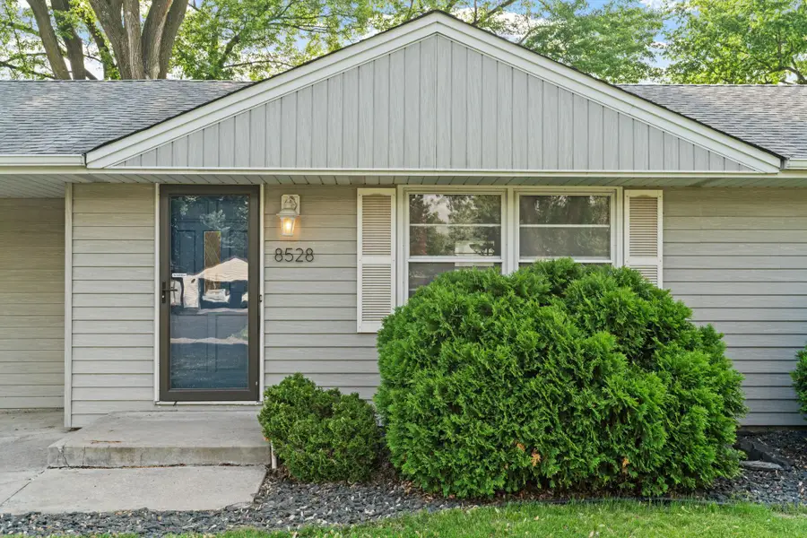 8528 Columbus Avenue S, Bloomington, MN 55420 - #3