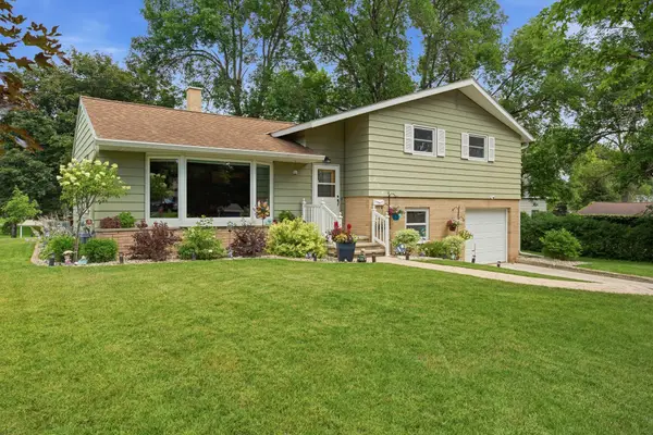204 2nd Street Nw, Fairfax, MN 55332