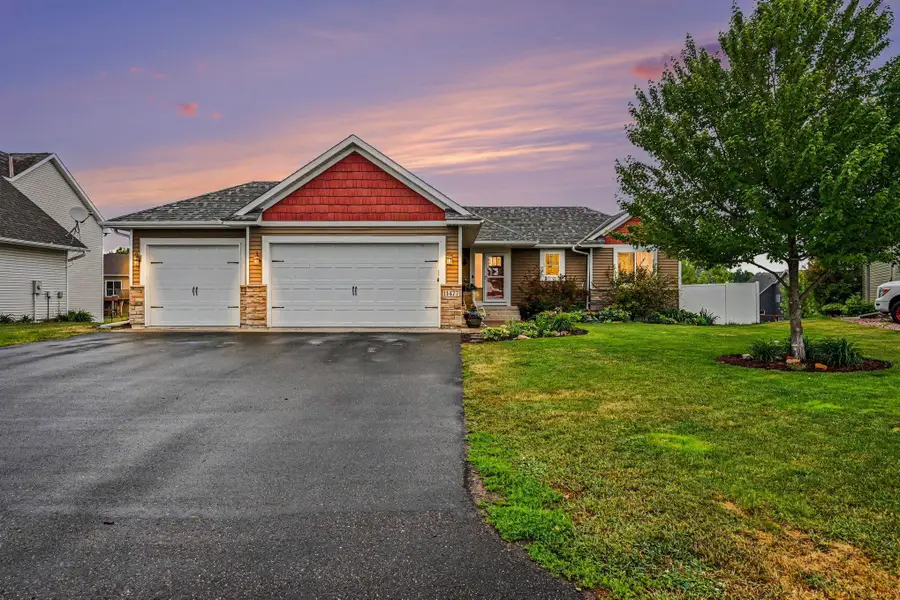 11477 Killarney Drive, Chisago City, MN 55013 - #2
