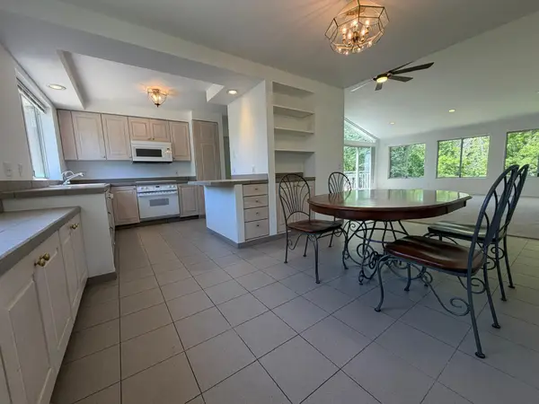 2339 Roselawn Avenue W, Roseville, MN 55113