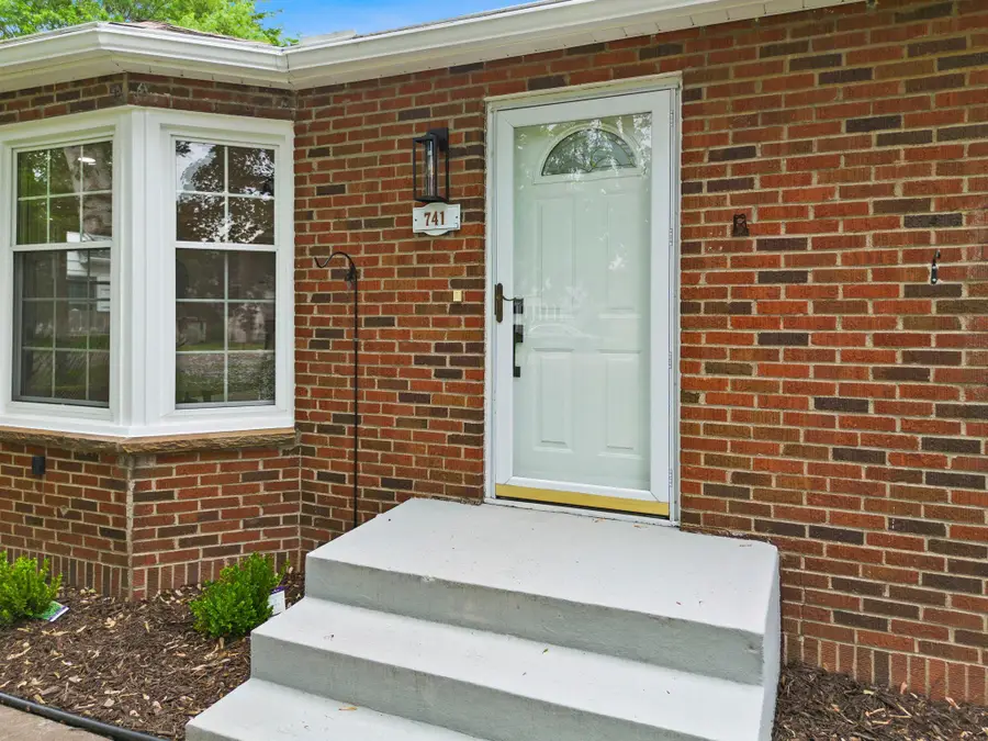 741 Roselawn Avenue E, Maplewood, MN 55117 - #3