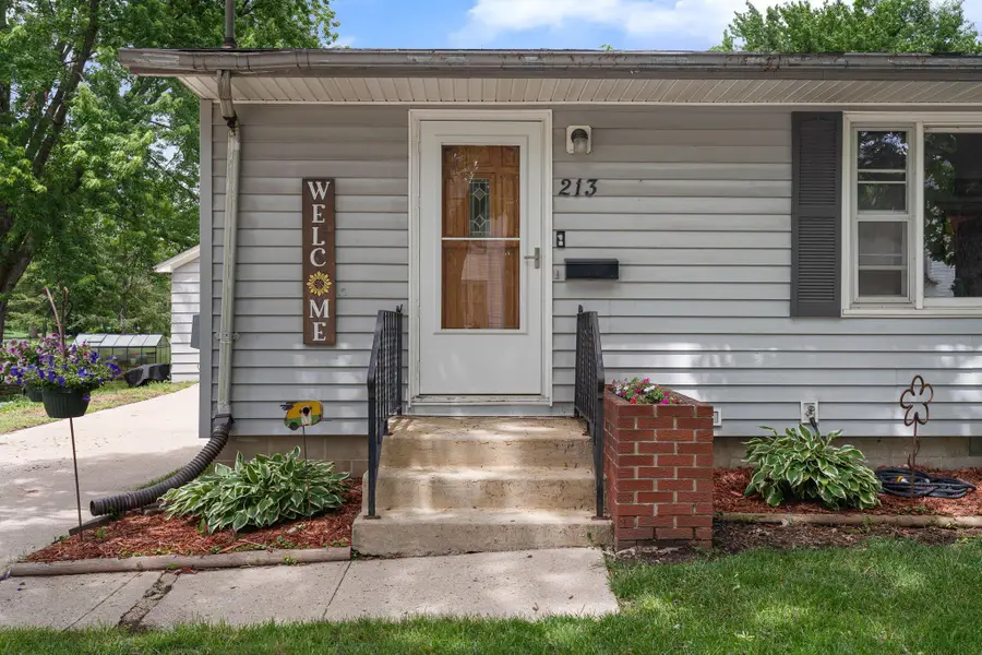 213 7th Avenue Ne, Waseca, MN 56093 - #3