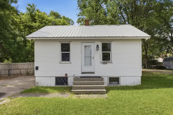 2002 2nd Avenue S, Fargo, ND 58103