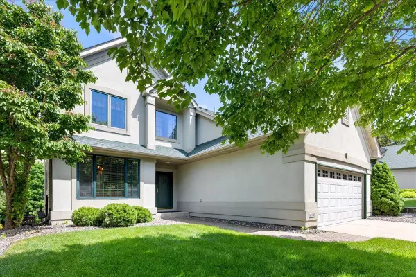 10548 Spyglass Drive, Eden Prairie, MN 55347