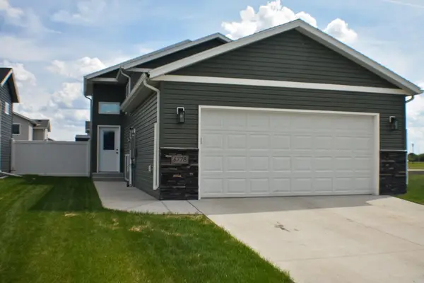 6778 69th Avenue S, Horace, ND 58047