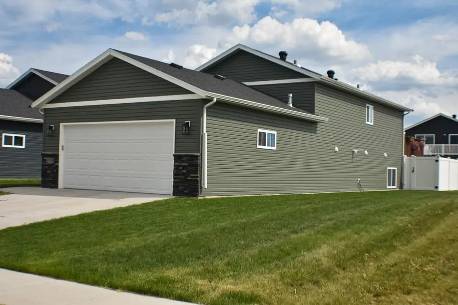 6778 69th Avenue S, Horace, ND 58047 - #2