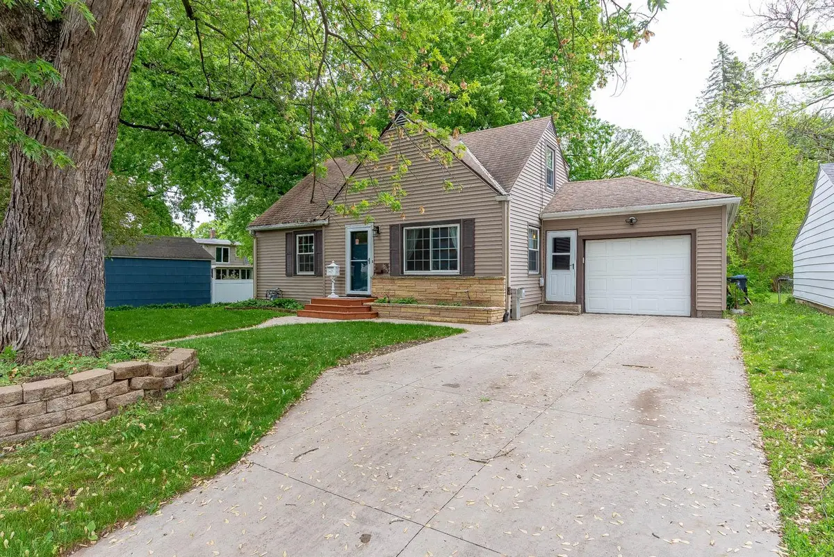 1215 Woodland Avenue, Mankato, MN 56001 - #1