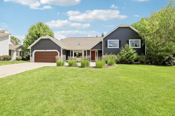 10820 46th Place N, Plymouth, MN 55442
