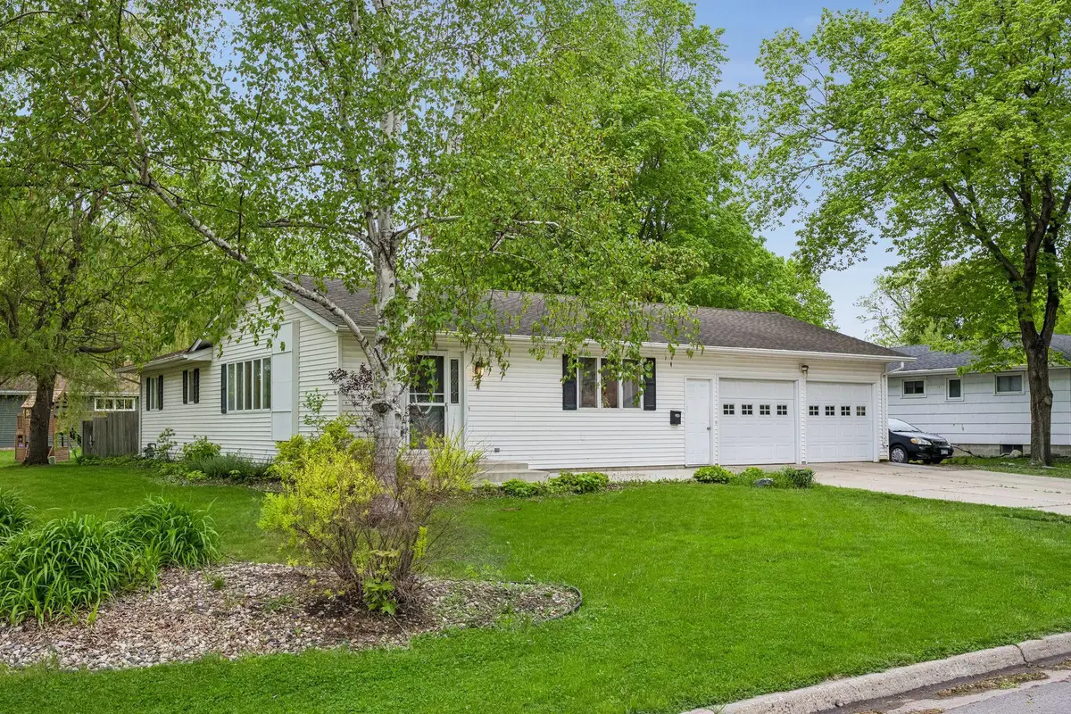 734 Merrill Street Sw, Hutchinson, MN 55350 - #1