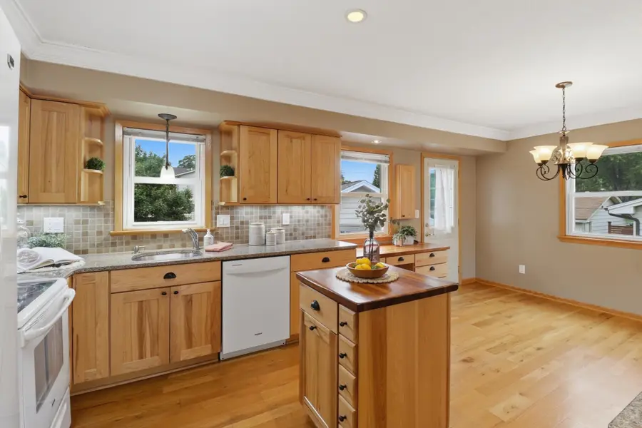 9306 Oakland Avenue S, Bloomington, MN 55420 - #3