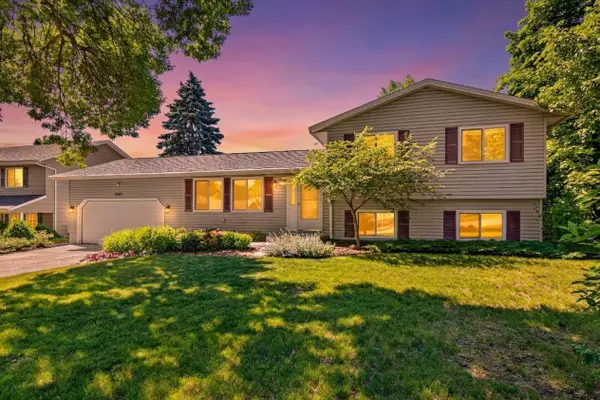 6321 Edgemont Circle N, Brooklyn Park, MN 55428