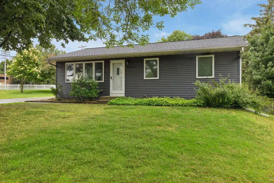 3609 Rolling View Drive, White Bear Lake, MN 55110 - #3