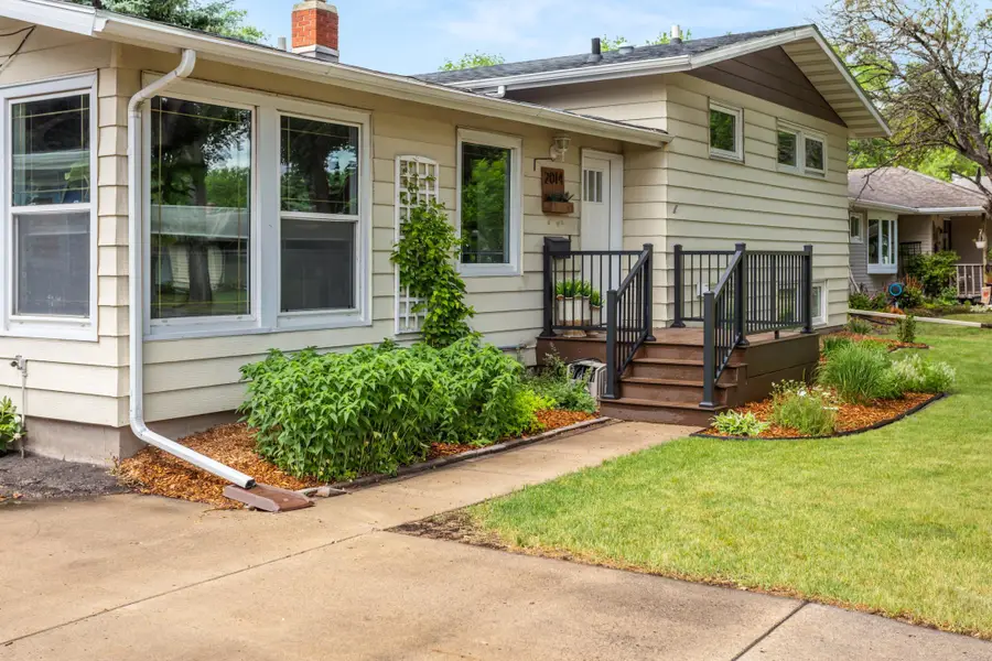 2014 10th Street N, Fargo, ND 58102 - #2
