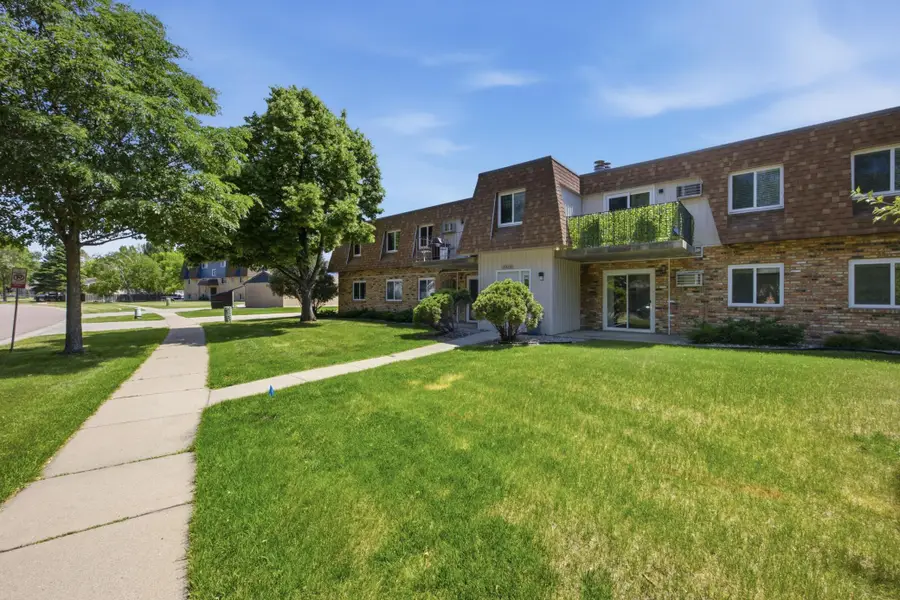 2320 20th Avenue S #4, Fargo, ND 58103 - #2