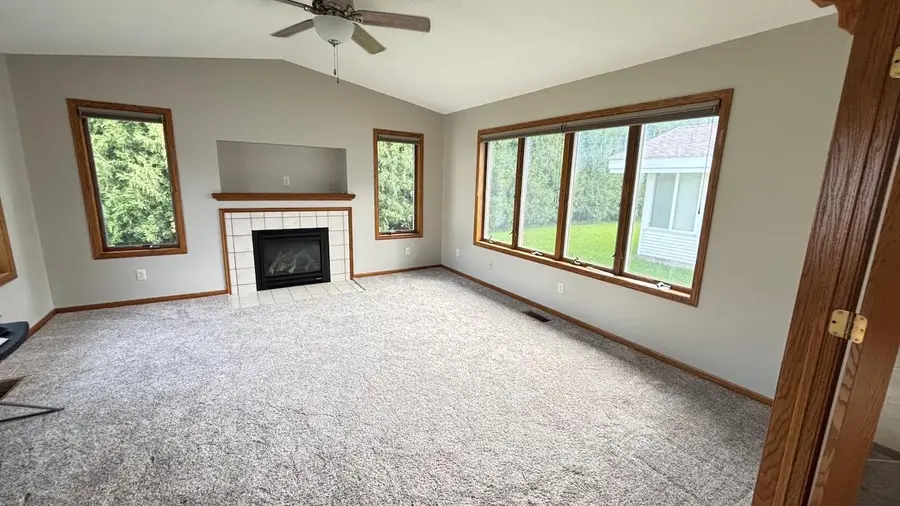 806 28th Avenue Sw, Willmar, MN 56201 - #3