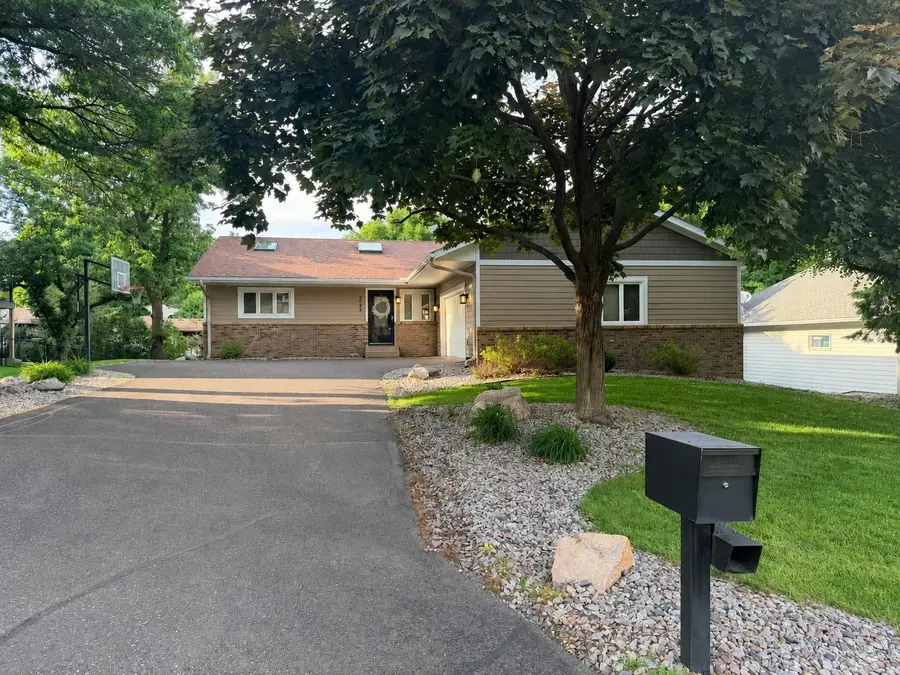 3042 12th Street Nw, New Brighton, MN 55112 - #3