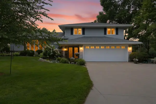 980 Lydia Avenue W, Roseville, MN 55113