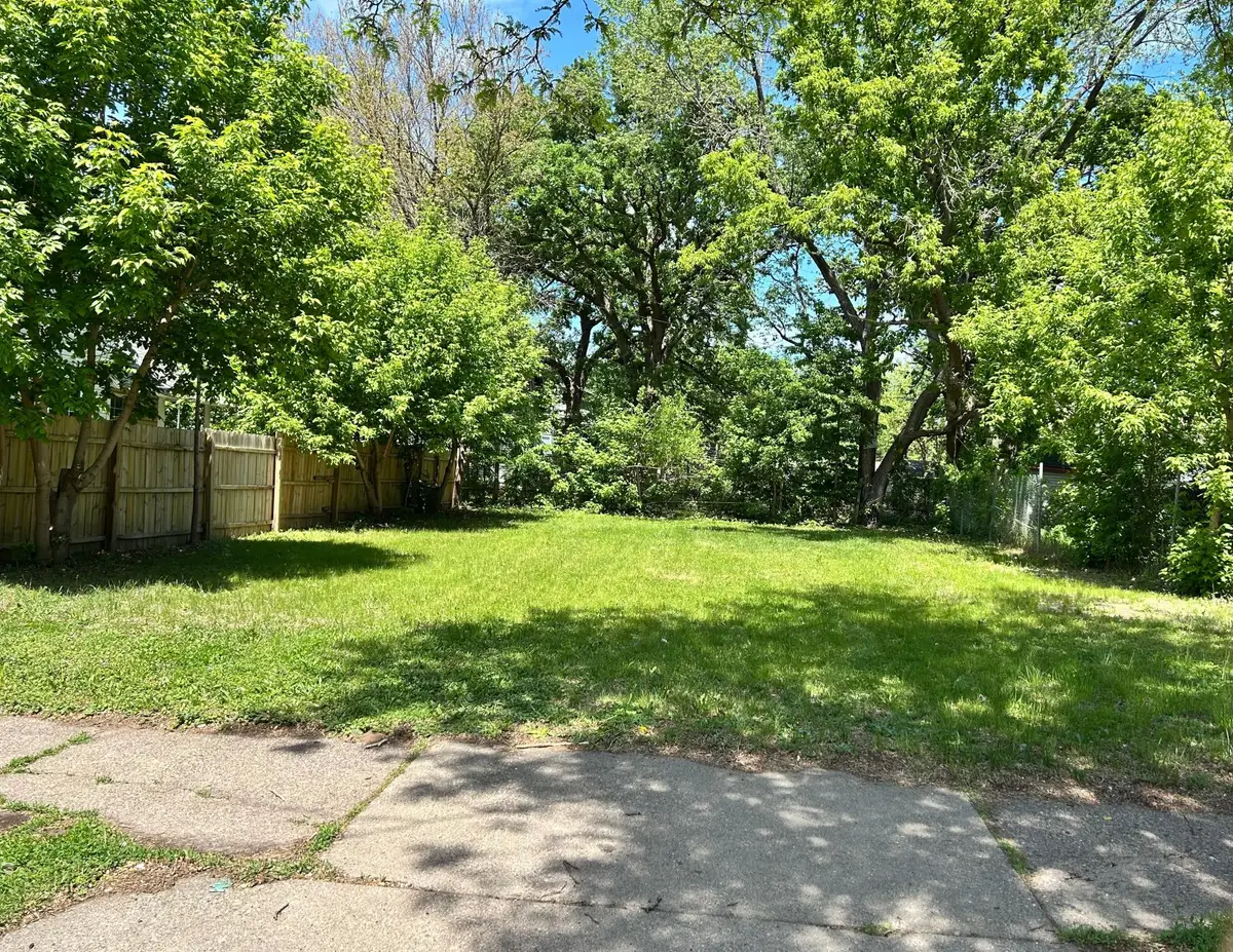 422 33rd Avenue N, Minneapolis, MN 55412 - #1