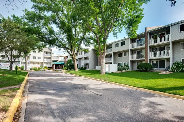 1601 N Innsbruck Drive #367NE, Fridley, MN 55432