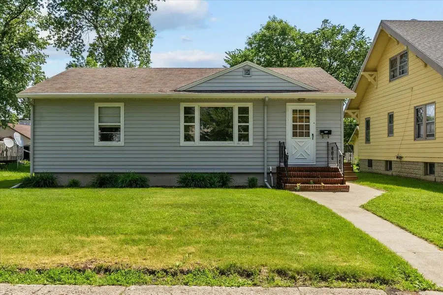 606 7th Street N, Wahpeton, ND 58075 - #2