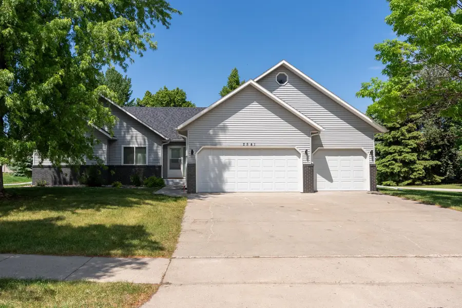 2541 S 26th Avenue S, Fargo, ND 58103 - #2