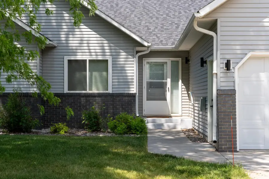 2541 S 26th Avenue S, Fargo, ND 58103 - #3