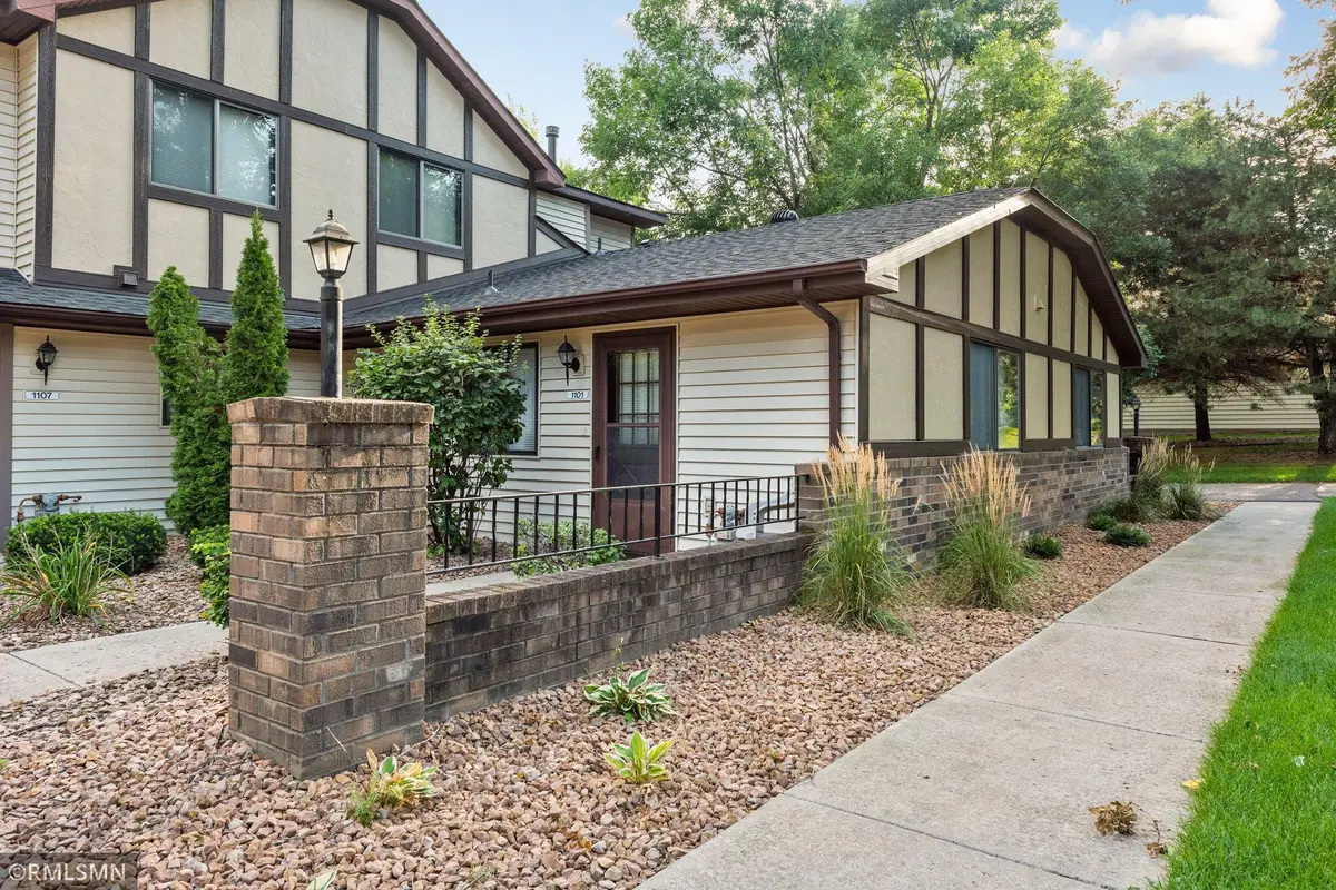 1101 W Royal Oaks Drive, Shoreview, MN 55126 - #1