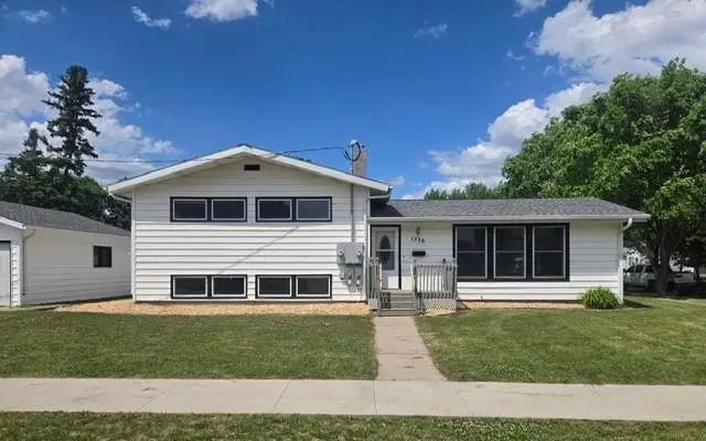 1536 10th Avenue N, Moorhead, MN 56560 - #1
