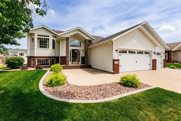 3322 Jackson Street S, Fargo, ND 58104